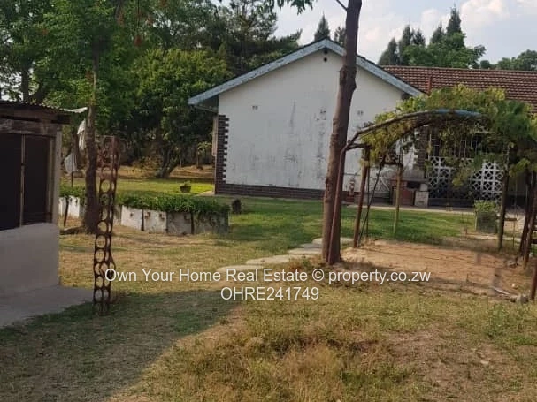 Spacious 4-Bed Home with Large Garden on 4,100 m² —  Waterfalls Prospect, Harare South