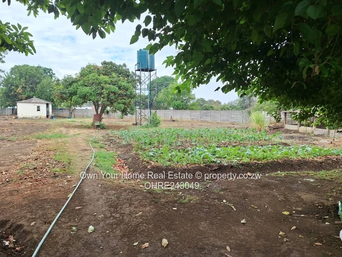 Marlborough 4-Bed on 3950m² — Pool, Borehole & Water Tank