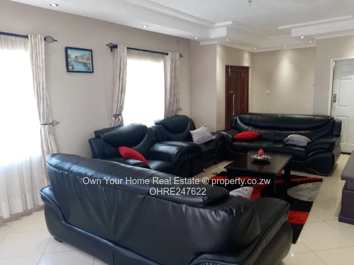 Madokero 3-Bed: Tiled Roof, Garage, Modern Lounge