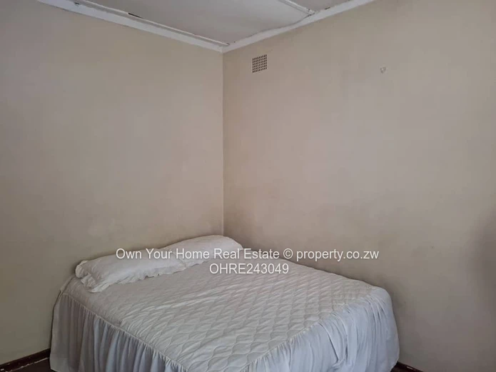 Marlborough 4-Bed on 3950m² — Pool, Borehole & Water Tank