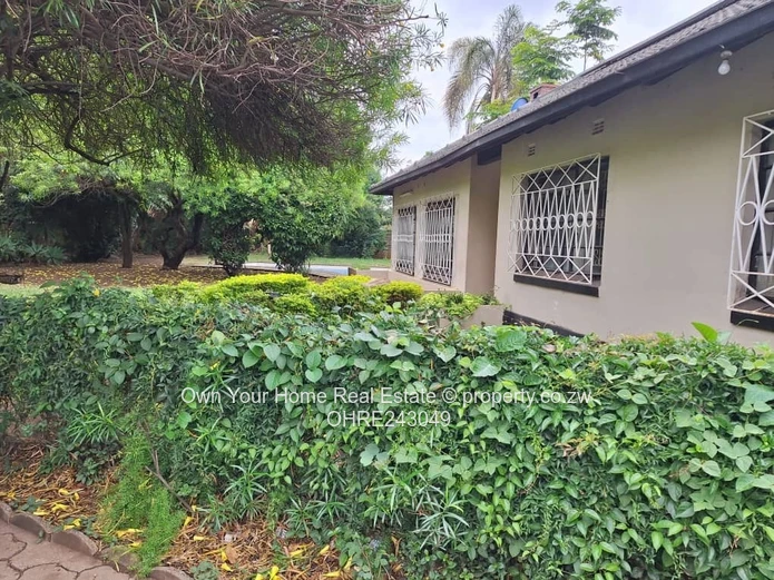 Marlborough 4-Bed on 3950m² — Pool, Borehole & Water Tank