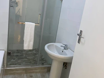 3 Bedroom Flat & Apartment